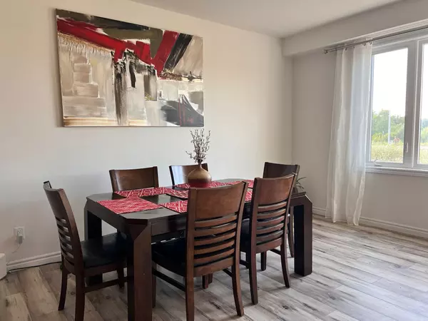 North Dumfries, ON N0B 1E0,14 Gourlay Farm LN N #UPPER UNIT