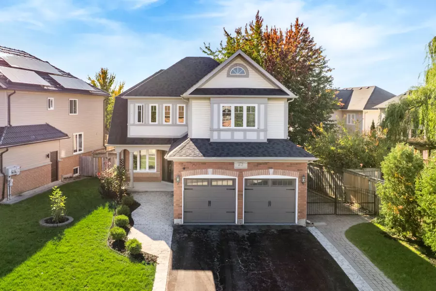62 Windsor CRES, Barrie, ON L4N 0K4