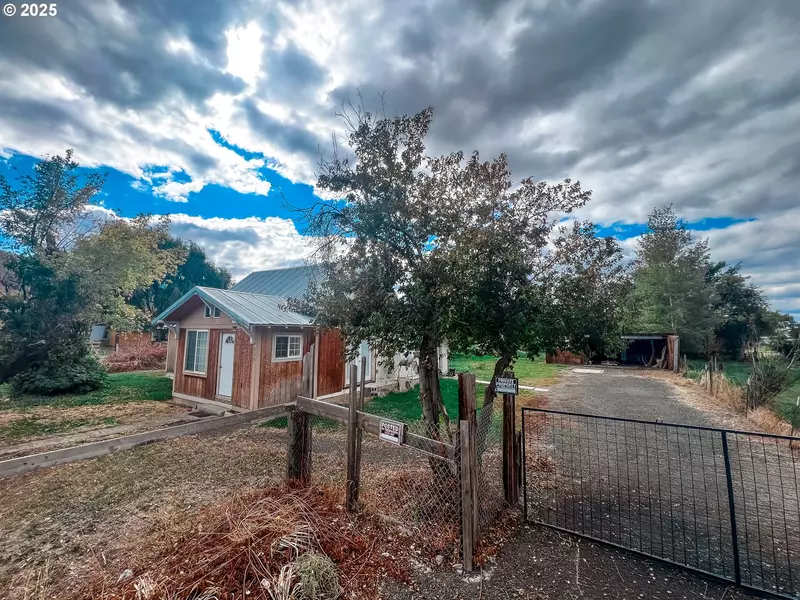 809 INGLE ST, Mount Vernon, OR 97865