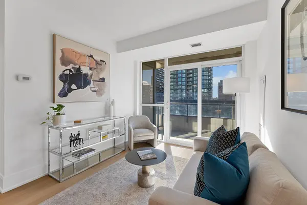 Toronto C10, ON M4P 1R2,70 Roehampton AVE #719