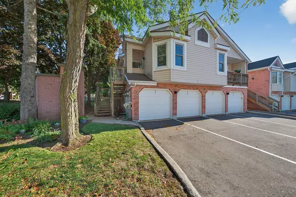 1210 Thorpe RD #301, Burlington, ON L7S 2G7