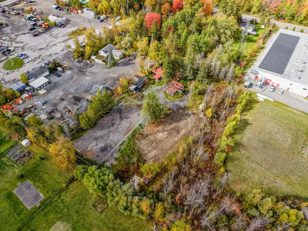 Blossom Park - Airport And Area, ON K1T 3V3,2548 Leitrim RD