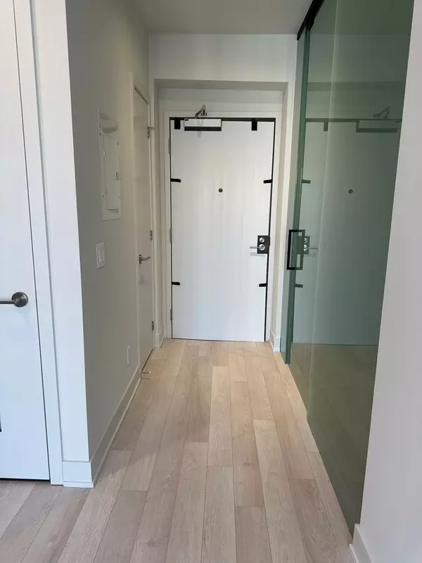 Toronto C02, ON M4W 0B6,8 Cumberland ST #4504