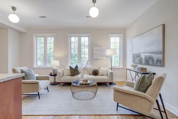 Toronto C01, ON M6H 1A8,1015B College ST