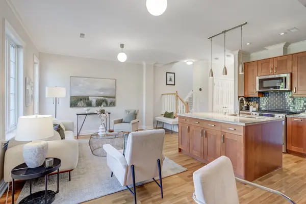 Toronto C01, ON M6H 1A8,1015B College ST