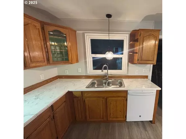 La Grande, OR 97850,911 DIVISION AVE