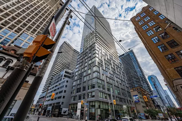 Toronto C01, ON M5V 0G6,101 Peter ST #601