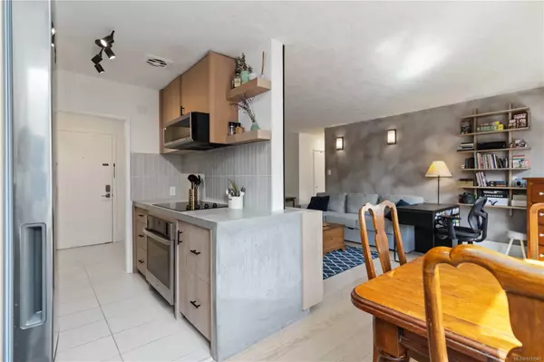 Victoria, BC V8R 4W9,1975 Lee Ave #212