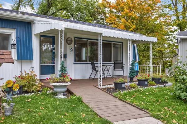 9 Locust Hill CT, Innisfil, ON L9S 1R7