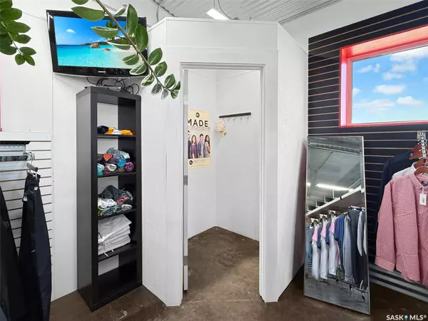 Swift Current, SK S9H 3S9,1411 North Service ROAD W