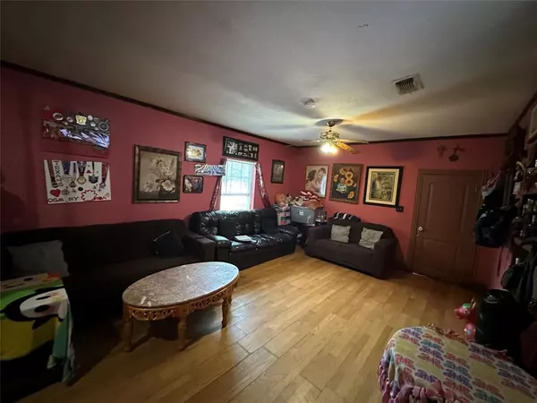 Fort Worth, TX 76111,915 Blandin Street