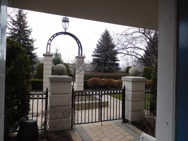 Toronto C15, ON M2K 3C2,3 Rean DR #Th#3