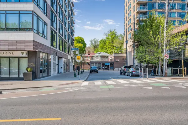 Toronto W02, ON M6P 3K9,1988 Bloor ST W