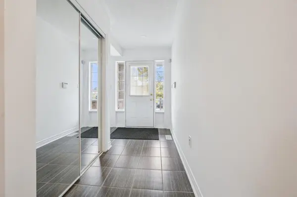 Oakville, ON L6M 0M1,2006 Trawden WAY #6