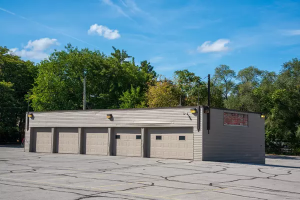 Hamilton, ON L8M 1J5,615 Main ST E