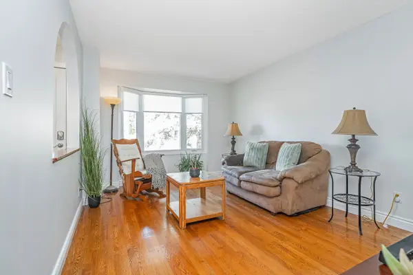 Orleans - Convent Glen And Area, ON K1C 2M5,6084A Vineyard DR