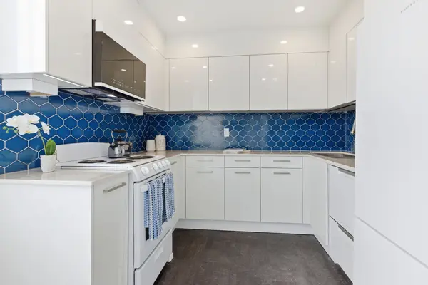 980 Broadview AVE #802, Toronto E03, ON M4K 3Y1