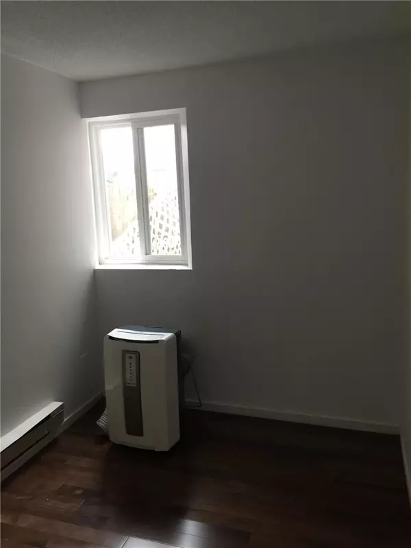 Toronto W06, ON M8V 1J1,2879 Lake Shore BLVD W #2