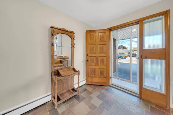 Hamilton, ON L9A 4W7,132 Greeningdon DR