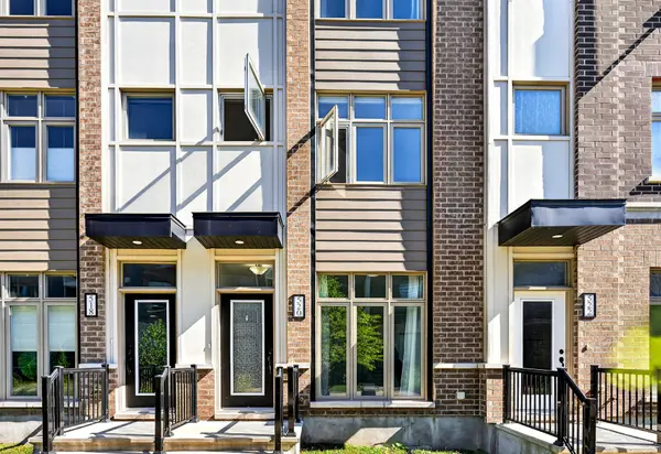 Manor Park - Cardinal Glen And Area, ON K1K 4Z8,520 Ozawa Private