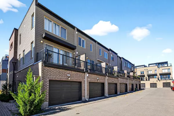 Manor Park - Cardinal Glen And Area, ON K1K 4Z8,520 Ozawa Private