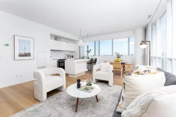 Toronto C01, ON M5V 0K4,8 Charlotte ST #2103