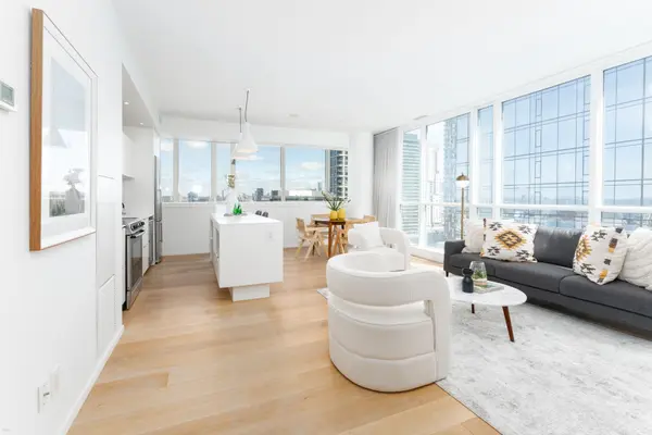 Toronto C01, ON M5V 0K4,8 Charlotte ST #2103