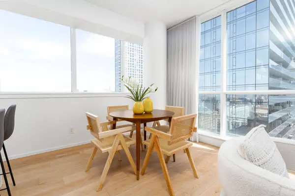 Toronto C01, ON M5V 0K4,8 Charlotte ST #2103