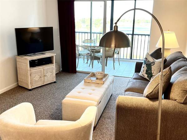 Stuart, FL 34996,40 NE Plantation Rd #410