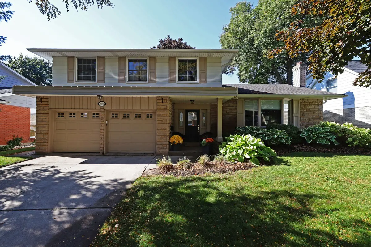 4231 Dunvegan RD, Burlington, ON L7L 1P9