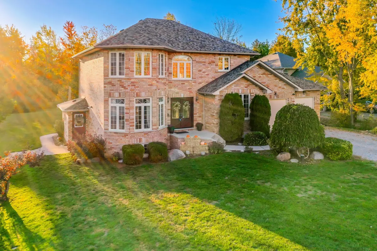 Selwyn, ON K0L 1H0,1058 Maria ST