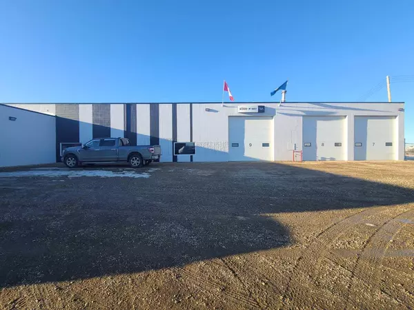 7810 102 AVE, Peace River, AB T8S 1R2