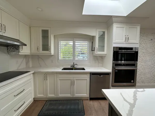 Toronto E04, ON M1P 2B1,136 Wye Valley RD #Main