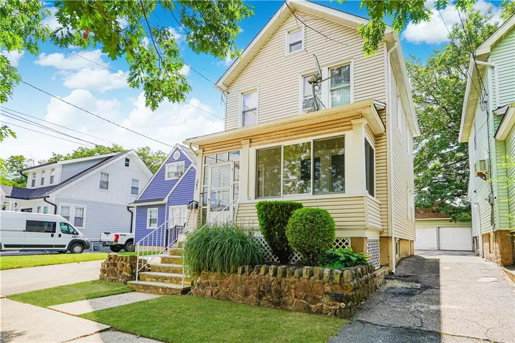 Staten  Island, NY 10302,263 Decker AVE