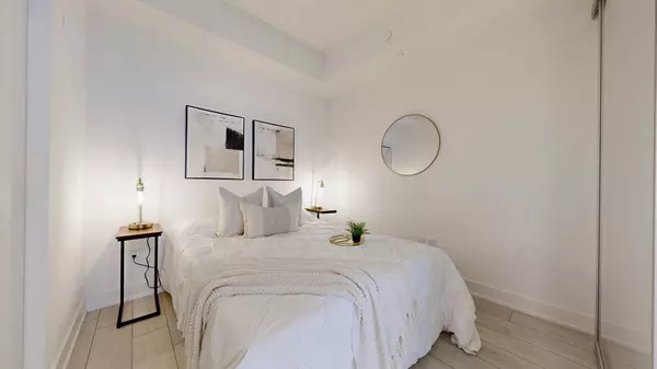 Toronto C01, ON M5V 0V1,35 Mercer ST #1811