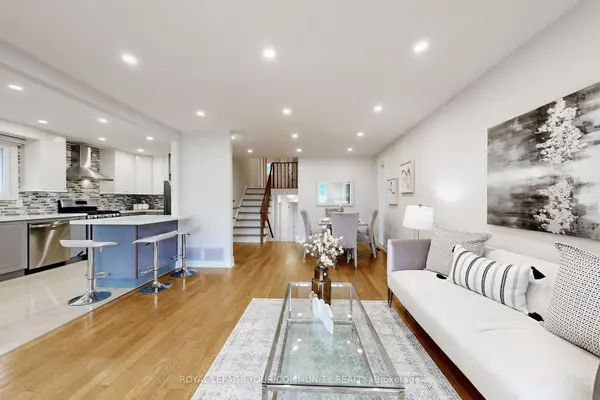 Barrie, ON L4N 6B2,2 Charlotte CT