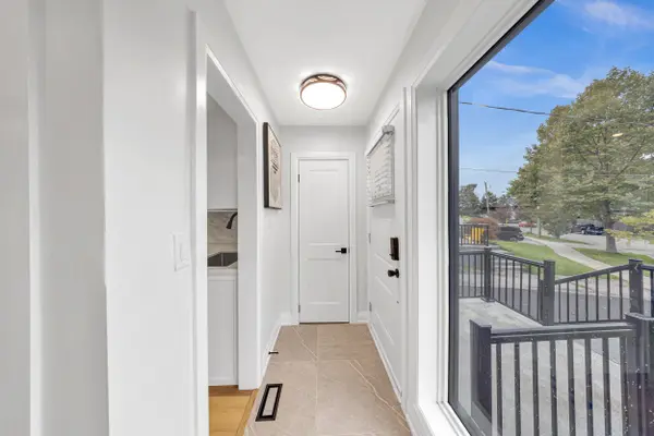 Toronto E04, ON M1L 4L2,28 Huddleston CT