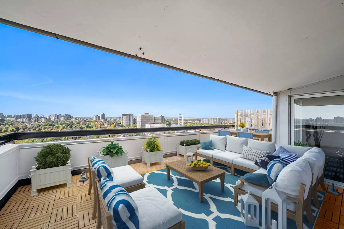 Vanier And Kingsview Park, ON K1L 8E7,158C McArthur AVE #PH1