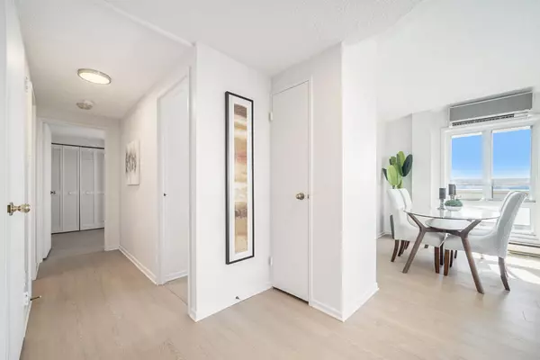 Vanier And Kingsview Park, ON K1L 8E7,158C McArthur AVE #PH1