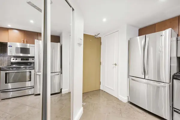 Toronto C01, ON M5S 3A6,1001 Bay ST #310