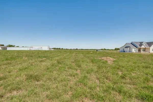 Waxahachie, TX 75165,325 E Pecan Tree Road