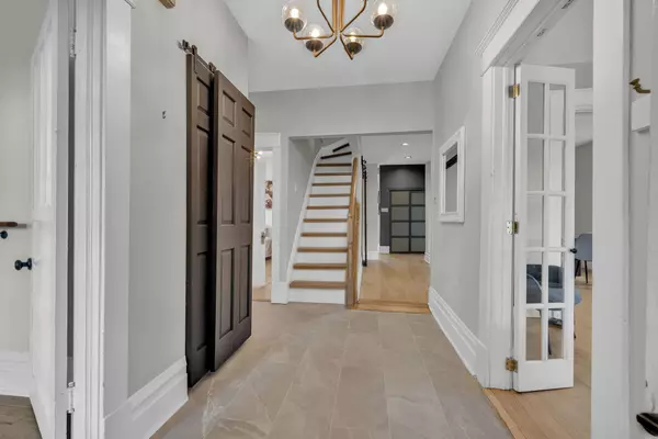 Woodroffe, ON K2B 5L2,501 Edgeworth AVE