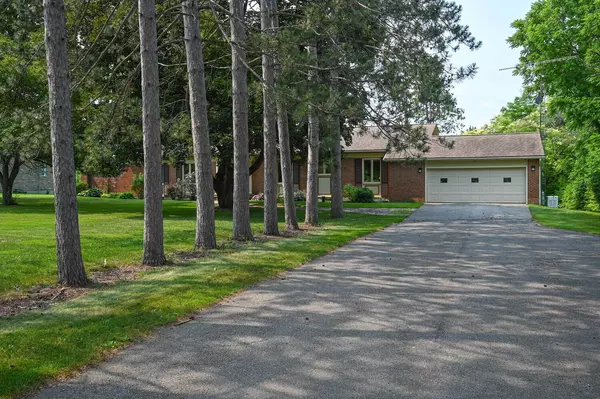 Montague, ON K7A 5B8,2995 43 HWY