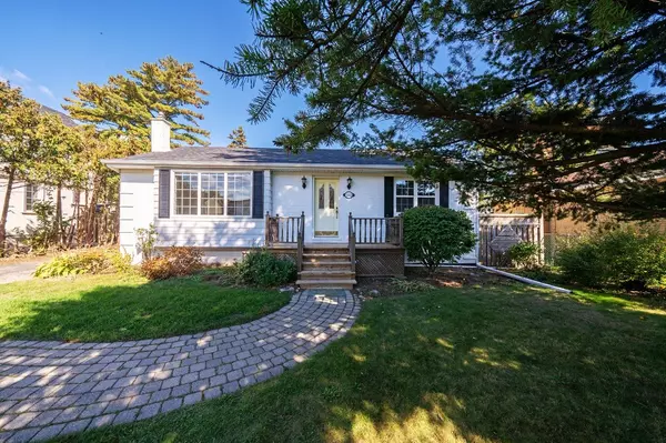 183 Waneta DR, Oakville, ON L6K 2T6