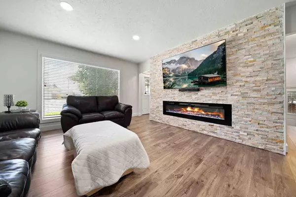 Redcliff, AB T0J 2P0,324 6 ST SE