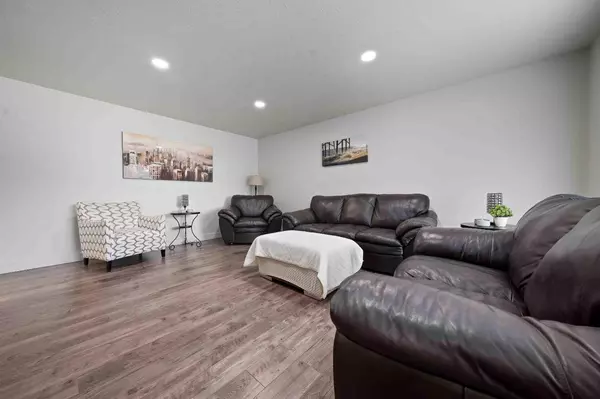 Redcliff, AB T0J 2P0,324 6 ST SE