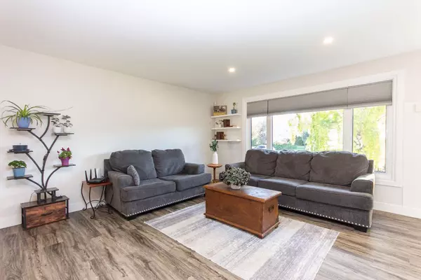 Red Deer, AB T4P 2R8,116 Carroll CRES