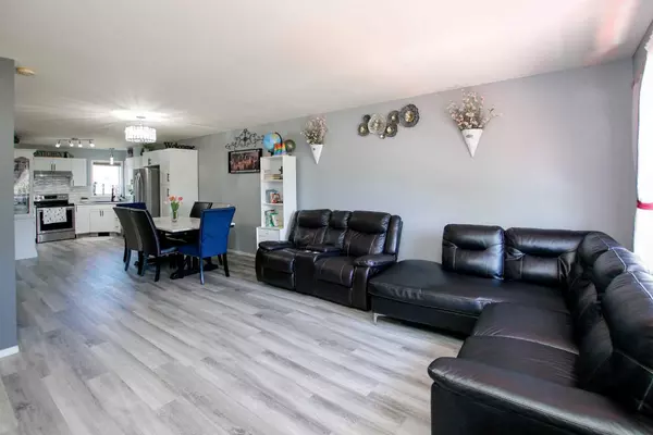Blackfalds, AB T0M 0J0,21 Rolling Hills RDG