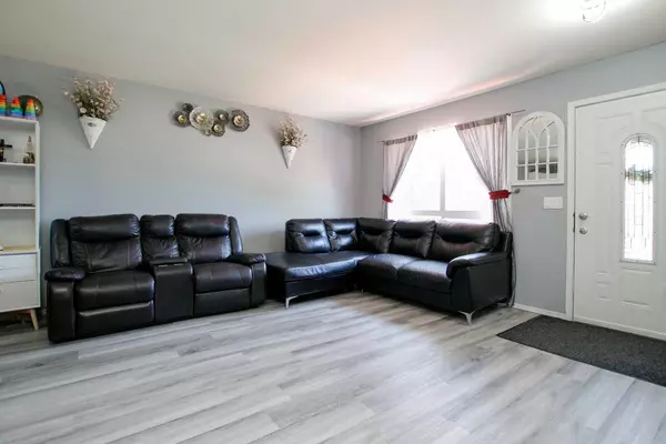Blackfalds, AB T0M 0J0,21 Rolling Hills RDG