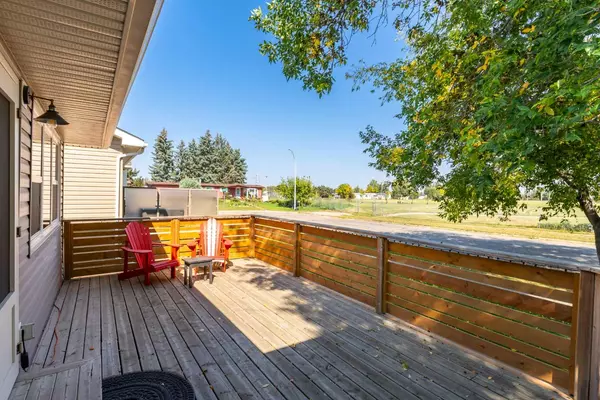 High River, AB T1V 1H6,81 3 ST SE